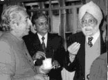 Mr. M.L. Sondhi (Left) & Mr. Manmohan Singh (Right), Chairman, Frick India Ltd.